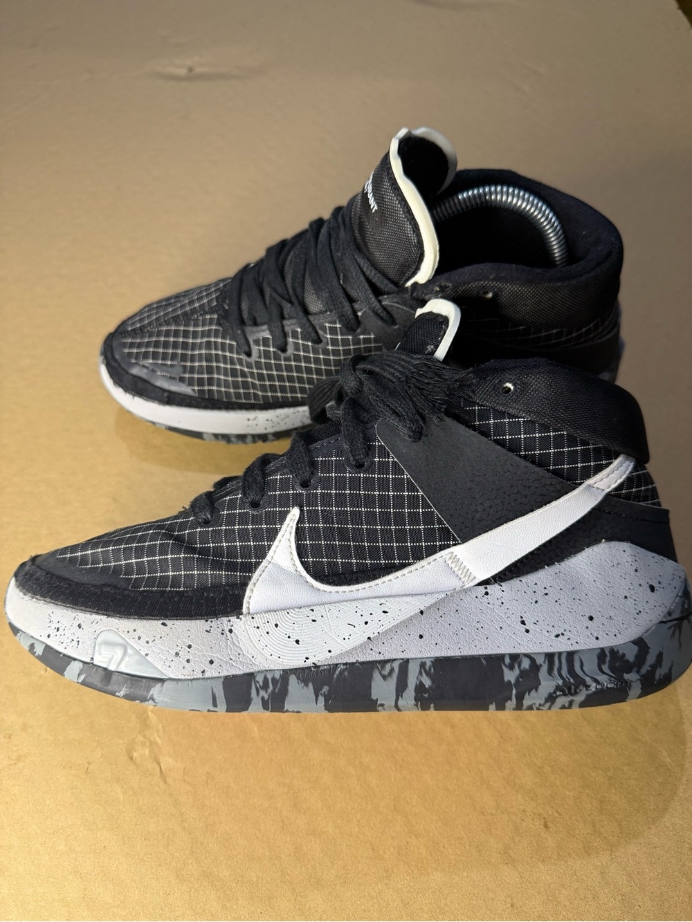 Nike Men’s Black and White Kevin Durant Oreo Athletic Sneakers
